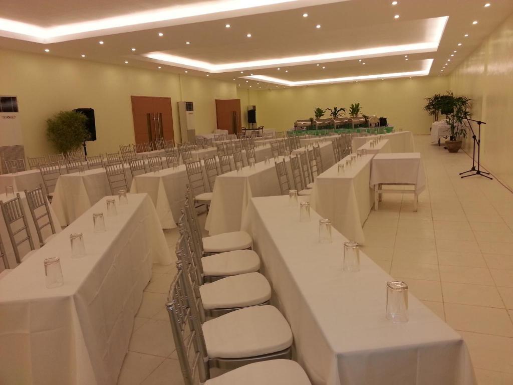 Parkway Hotel Surigao Buitenkant foto