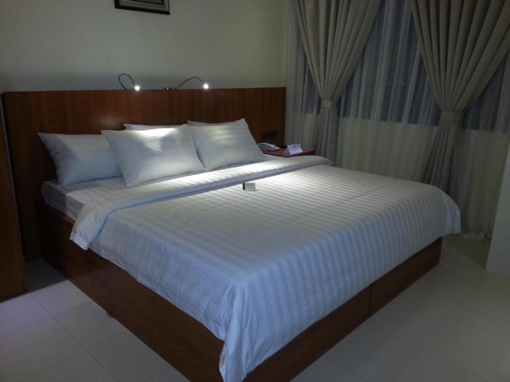 Parkway Hotel Surigao Buitenkant foto